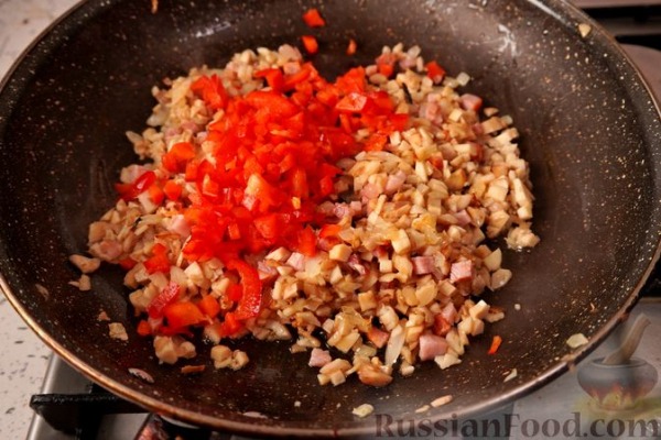 Фаршированные грибы с беконом и сладким перцем