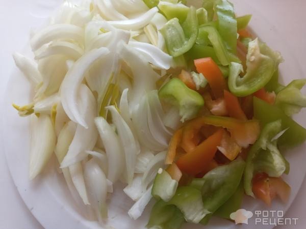 Рецепт: Черная рисовая лапша с уткой и овощами - На скорую руку