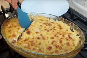 Вкусная кабачковая запеканка: это первое, что я готовлю из кабачков этим летом. Сочное и яркое блюдо