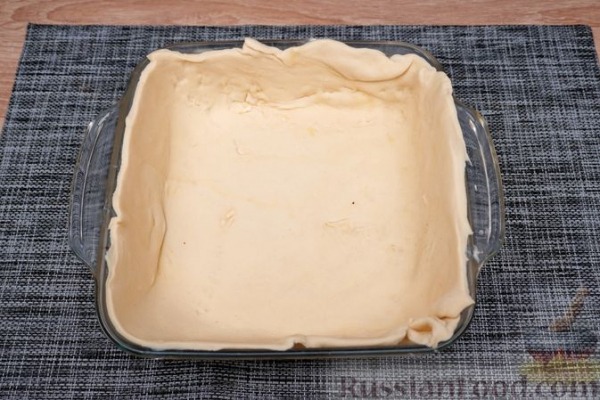 Пирог из слоёного теста, с мясными фрикадельками и кабачками