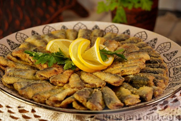Жареная хамса в панировке из кукурузной муки