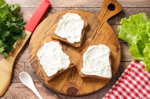 Бутерброды с колбасой и сыром