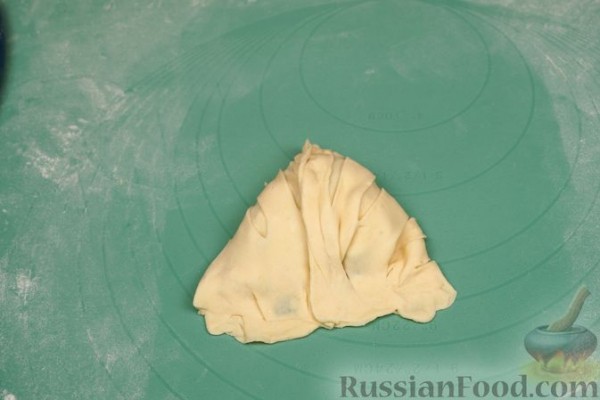 Бездрожжевые пирожки с яйцом и зелёным луком (в духовке)