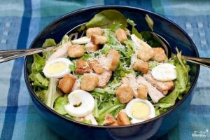 Салат “Цезарь” классический