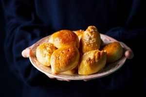 “Очень необычный вкус”: именно такая начинка подходит и для жареных, и для духовых пирожков
