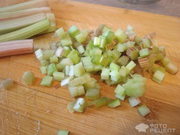 Рецепт: Сезонный пирог из ревеня - в стиле манника, вкусно по домашнему