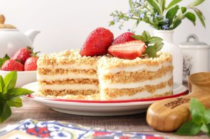 Торт из песочной крошки со сметанным кремом