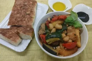 Летнее овощное рагу с фасолью