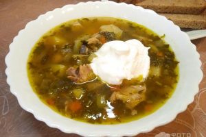 Рецепт: Суп куриный с овощами и зеленью – с ревенем и шпинатом