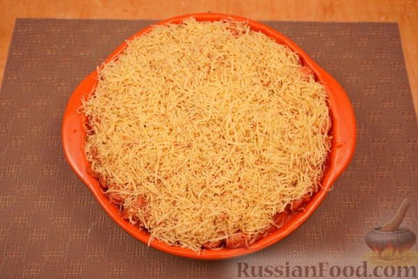 Запеканка из макарон с сосисками в томатном соусе