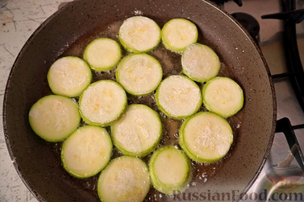Молодой картофель, запечённый с кабачками и помидорами