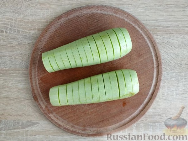 "Гармошки" из кабачков с помидорами и сыром, в духовке