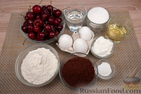 Шоколадный кекс с черешней
