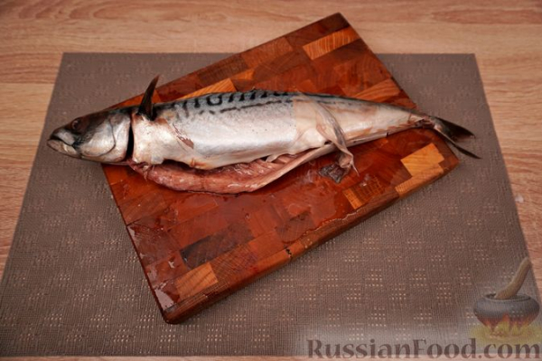 Запечённая скумбрия по-гречески
