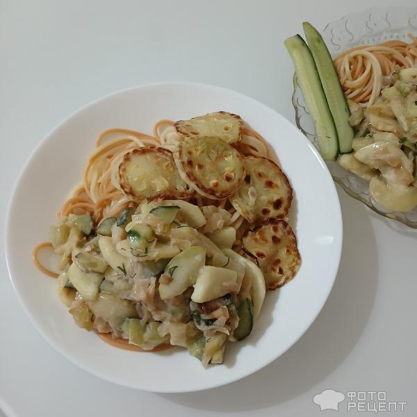 Рецепт: Паста алла Нерано - Спагетти с жареными кабачками, огурцами и чесноком. Лёгкое и ароматное летнее блюдо.