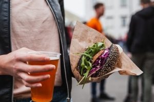 Быстрый перекус — бомба замедленного действия? Врачи предупреждают о серьезных последствиях
