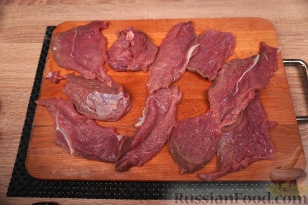 Польские зразы из говядины, с солёными огурцами, беконом и луком