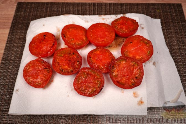 Жареные помидоры с брынзой и чесноком
