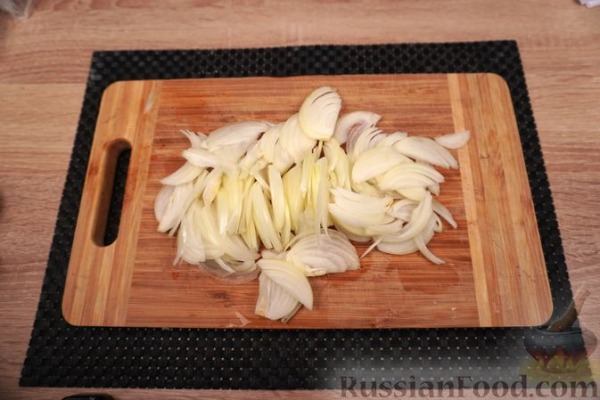 Польские зразы из говядины, с солёными огурцами, беконом и луком