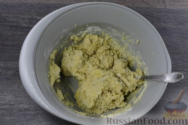 Сдобный рулет с орехово-медовой начинкой