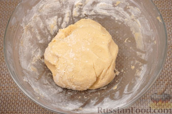 Песочный пирог с абрикосовым джемом
