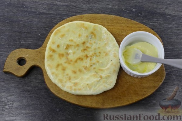 Хычины с сыром и зеленью