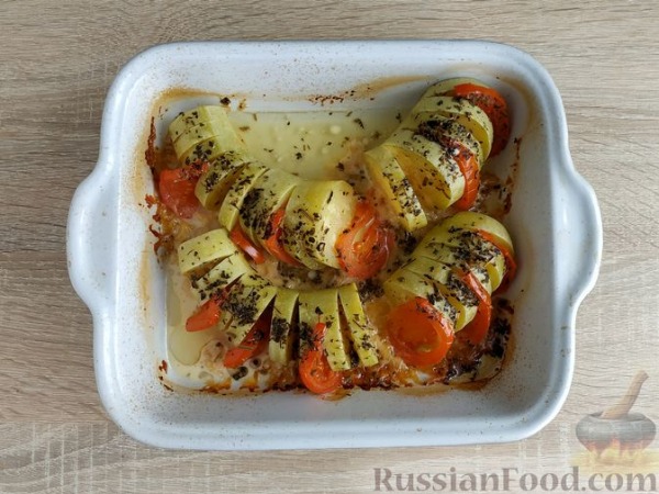 "Гармошки" из кабачков с помидорами и сыром, в духовке