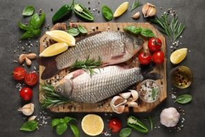 “Еще одна вкуснятина”: вот как прирожденные рыбаки запекают карася с овощами в фольге
