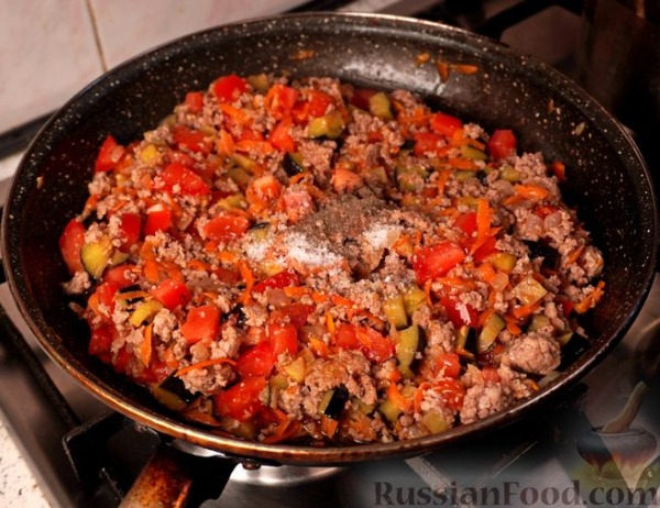 Фаршированный перец с мясом, рисом и овощами (в духовке)