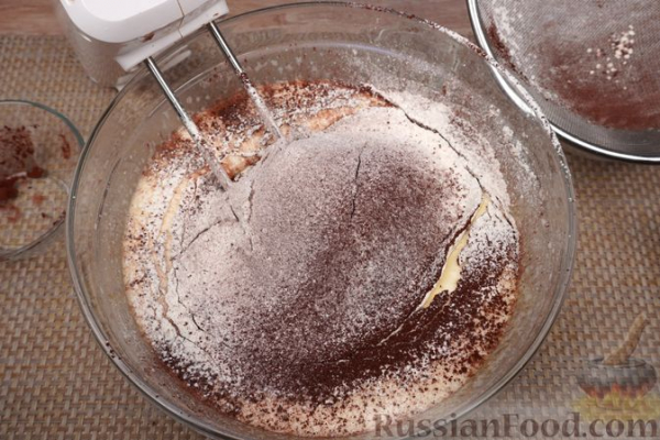 Шоколадный кекс с черешней