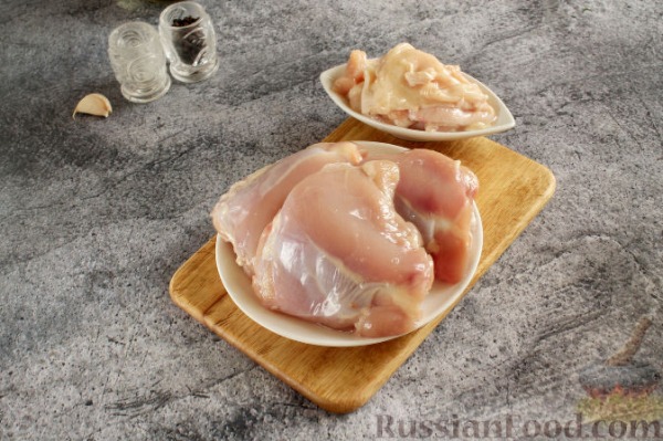 Тушеная курица с помидорами и сладким перцем