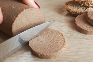 “Знаешь, что внутри”: готовим вкуснейшую ливерную колбасу всего за полчаса