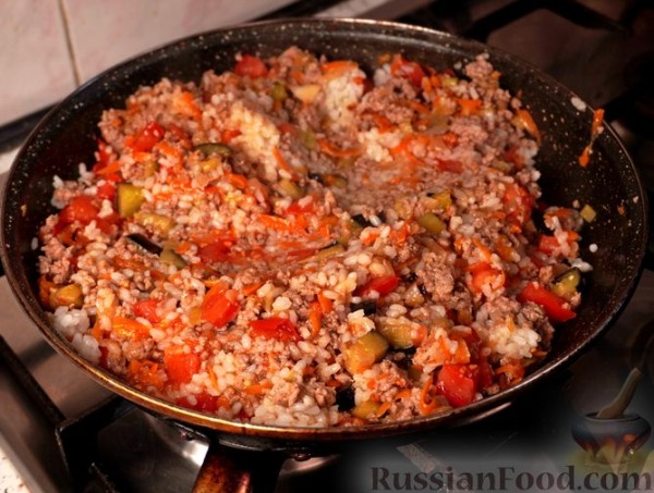 Фаршированный перец с мясом, рисом и овощами (в духовке)