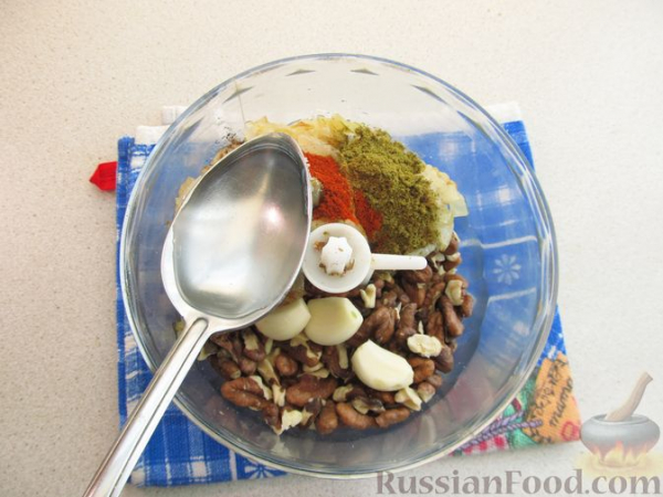 Рулетики из баклажанов по-грузински, с орехами, жареным луком и чесноком