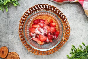 Диетический десерт из клубники