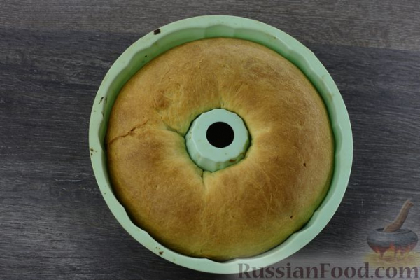 Сдобный рулет с орехово-медовой начинкой
