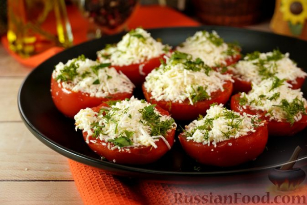 Жареные помидоры с брынзой и чесноком