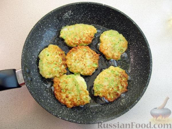 Оладьи из кабачков, с луком