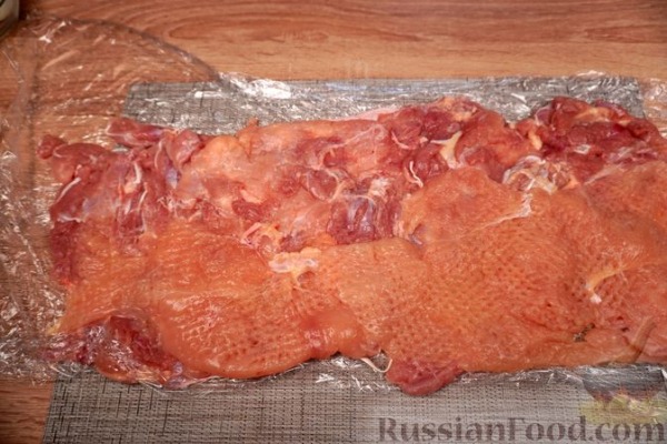 Куриный рулет с запечённым перцем и сыром