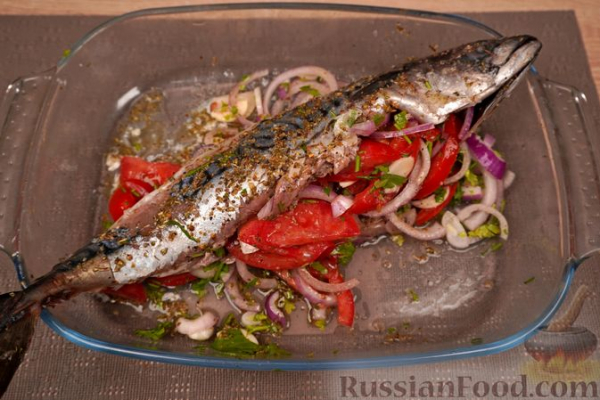 Запечённая скумбрия по-гречески
