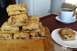Рецепт: Насыпной творожный пирог с орехами – быстро , вкусно и много…