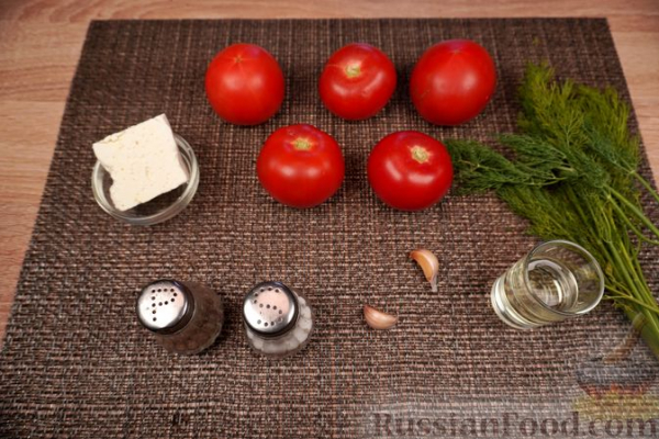 Жареные помидоры с брынзой и чесноком