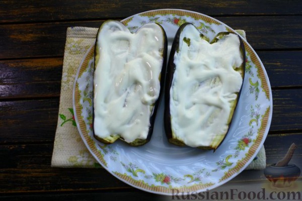 Баклажаны с куриным фаршем, помидорами и сыром (в микроволновке)