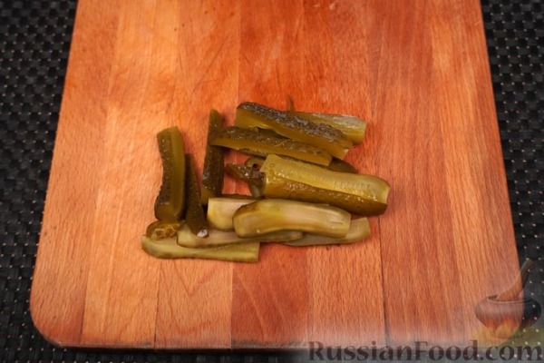Польские зразы из говядины, с солёными огурцами, беконом и луком
