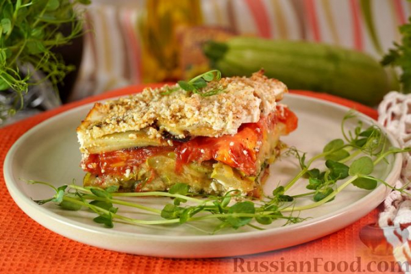 Молодой картофель, запечённый с кабачками и помидорами