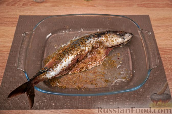 Запечённая скумбрия по-гречески