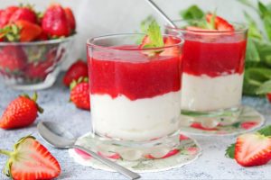 Диетический десерт из клубники