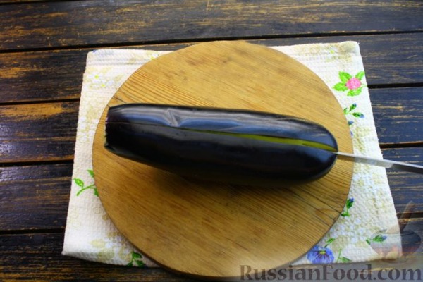 Баклажаны с куриным фаршем, помидорами и сыром (в микроволновке)