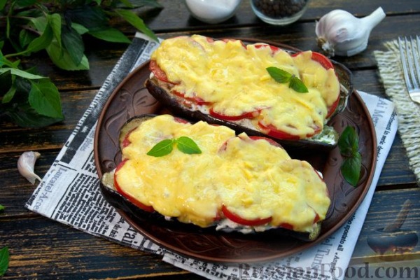 Баклажаны с куриным фаршем, помидорами и сыром (в микроволновке)