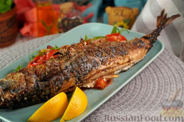 Запечённая скумбрия по-гречески
